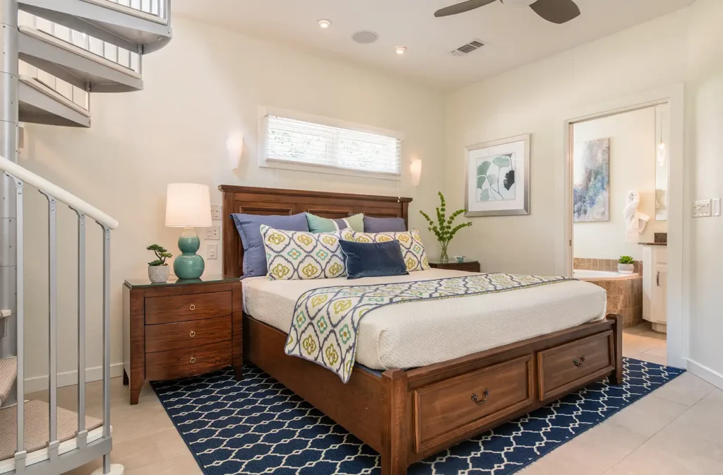 Inn on Lake Granbury Lake Loft Suite One Bed