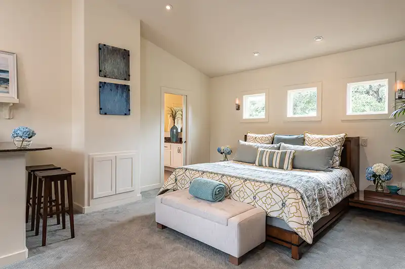 room thumbnail Lakeview Suite